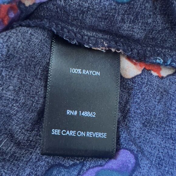 Torrid Top Size 5/5X Fit and Flare Challis Button-Front Floral Navy Blue Multi - Picture 6 of 7